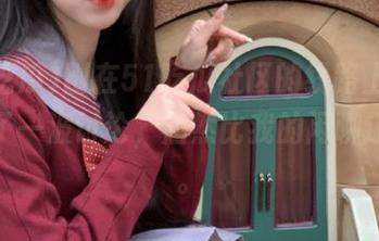 刚在51吃瓜社区的线路上，偷偷看了一波讨论，居然比我的闲聊还有趣。