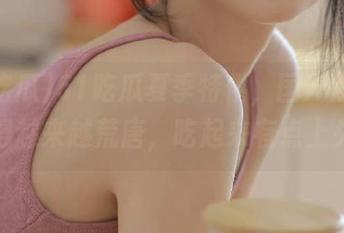 51吃瓜夏季特供，国产黑料发布得越来越荒唐，吃起来有点上头！
