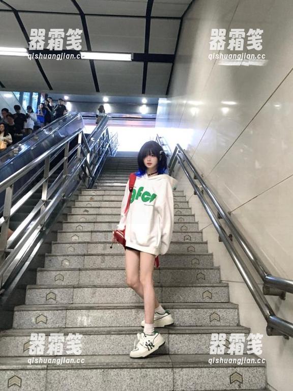 51吃瓜 51吃瓜,观看今日娜娜,今天又让人意外又尴尬的清奇气质