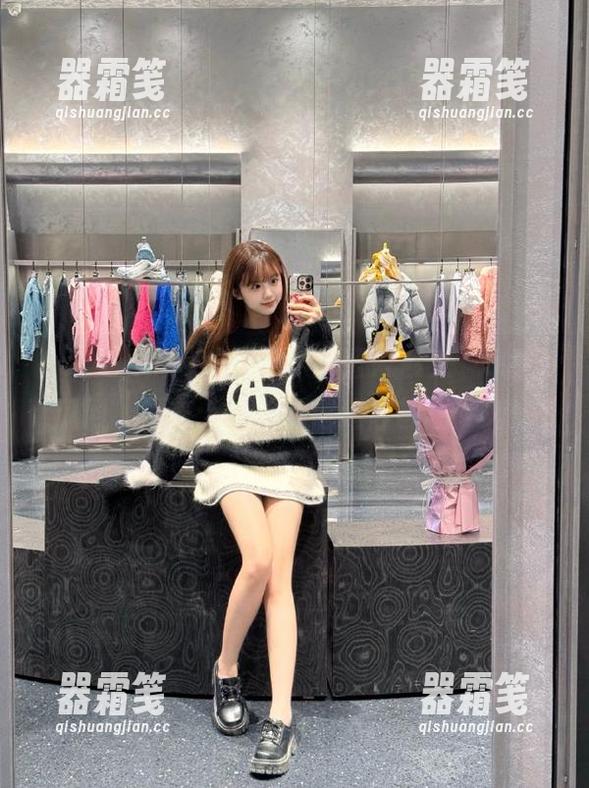 52吃瓜网 小心了,甜蜜来袭!“52吃瓜网”发布:这波剧情连你都想参加!