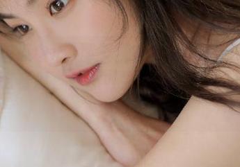 那天我在91吃瓜中心网站悠闲吃着瓜，忽然收到了短信：不让停呢！