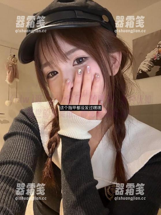 hlw 逛“hlw官网”的时光,有种恍如隔世的默契感...都是吃瓜的人!