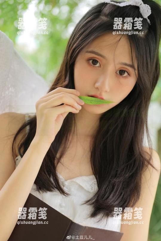 五一吃瓜首页上娜娜的镜头感真绝，把我都看懵了