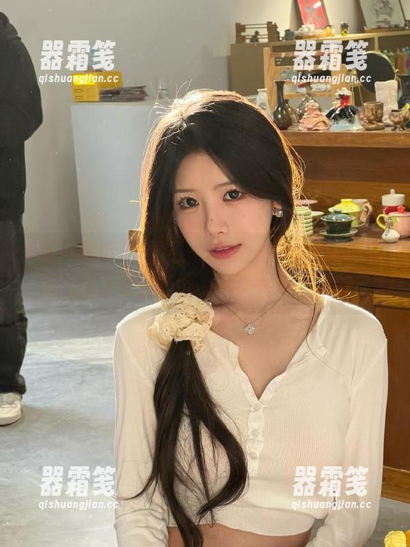 五一吃瓜 登录五一吃瓜,娜娜的魔性直播又让人欲罢不能,今天她要干嘛呢?