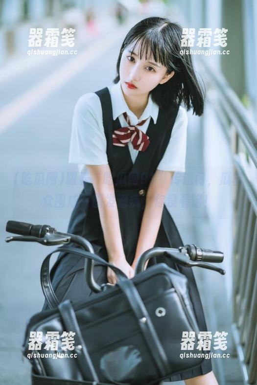 跟着“吃瓜网91”传送门，瓜群众围成一圈发酒疯，你没看错！