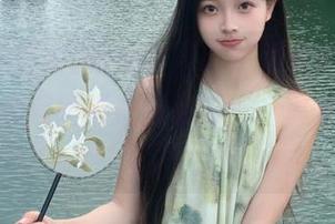 话说，“吃瓜黑料网”跟我说的海角趣闻形成鲜明对比，真是被圈粉了！