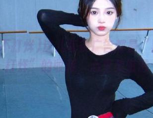 这儿每条广告都是“黑料不打烊”的收藏，心里美滋滋