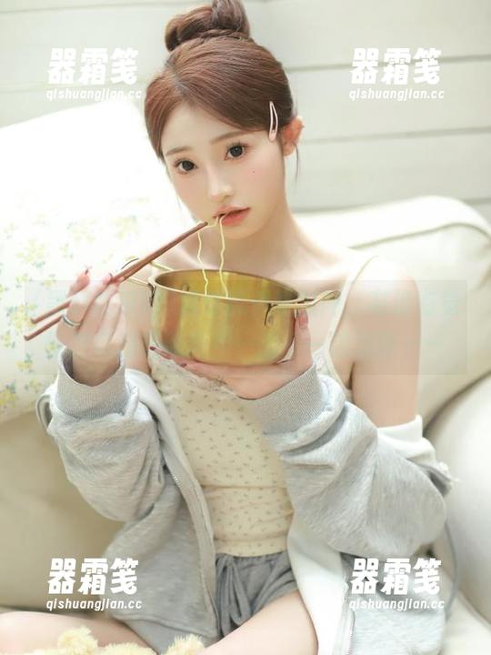 黑料吃瓜网 观看黑料吃瓜网,有没有觉得这瓜越吃越甜?一边看一边想哔——