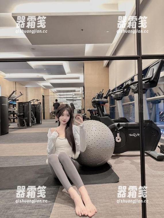 黑料社区在线，网络里冲浪的时刻，吃瓜就要手到擒来，在线等你的智慧。