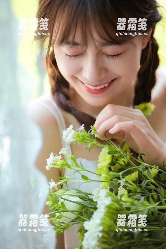 别眨眼！“黑料网”最新发布的内容像极了言情小说的开篇。
