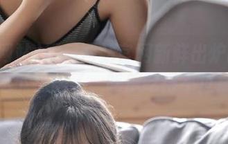 黑料网站官网新鲜出炉的消息，这下热闹了，吃瓜吃得不过瘾…